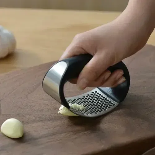 

Hot New Home Kitchen Mincer Tool Stainless Steel Garlic PressCrusher Squeezer Masher Useful Kitchen Utensils Kitchen Accessories