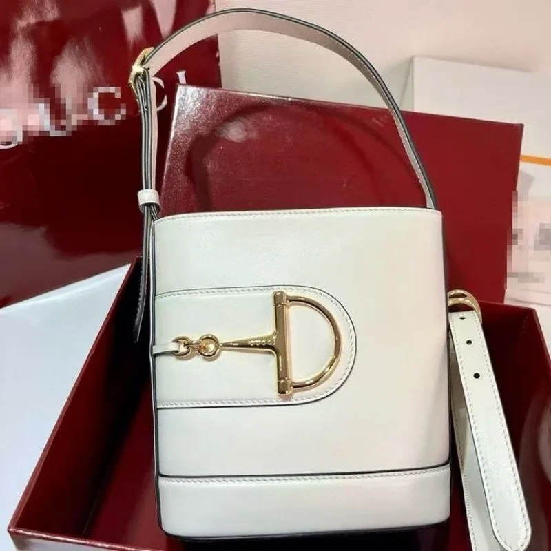 حقيبة كتف جلدية مبطنة أنيقة للسيدات محفظة كروس فاخرة مع تفاصيل خياطة الماس