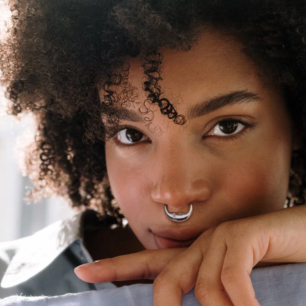 1PCS ASTM F136 Titanium Nose Ring Face Pattern Cartilage Earrings Hoop Helix Piercing Hinged Clicker Body Piercing Jewelry