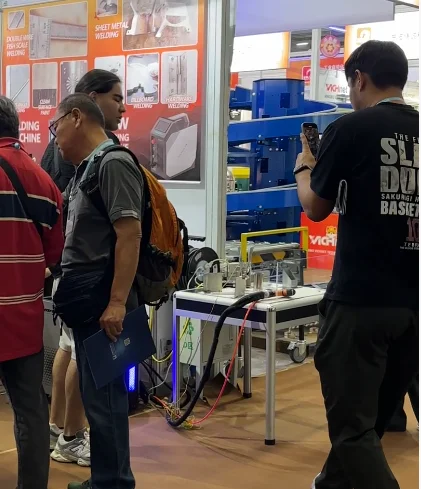 

Новый дизайн «четыре в одном» ручной лазерный сварочный аппарат с воздушным охлаждением для изготовления металлов и работы листового металла