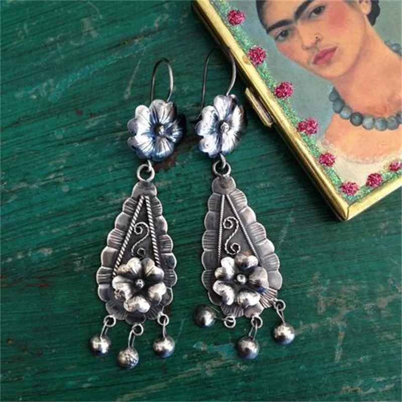 Vintage Feng Shui Drop-shaped Relief Floral Pattern Hanging Bell-shaped Pendant Earrings for Casual Party Events