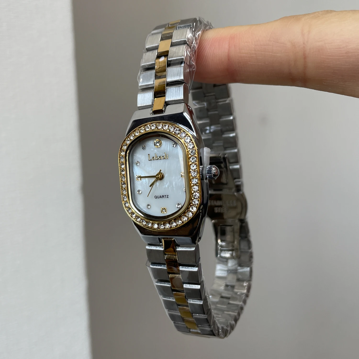 芸術的でエレガントな女性用腕時計、2026年新モデル、スタイリッシュなクォーツ時計とアクセサリーのハイエンドセレクション。