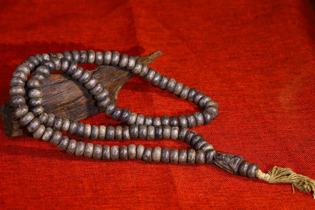 

Old Medicine beads 108 Buddha beads pendant Amitabha Buddha necklace Amulet Dharma