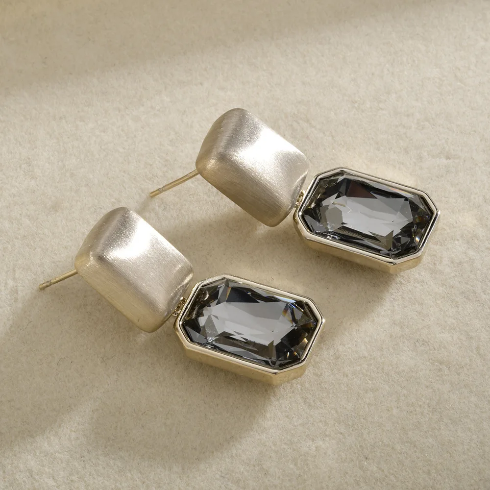 2026 New Gold Brushed Glass Stud Earrings Vintage Court Style Personalized Versatile Light Luxury Ear Jewelry For Women