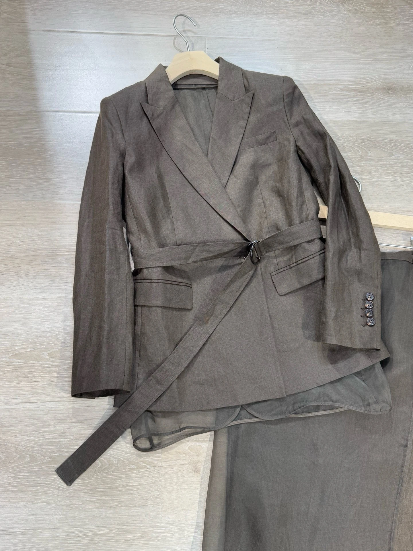 

Women's Spring and Summer New Linen Silk Two-piece Suit with Long Skirt