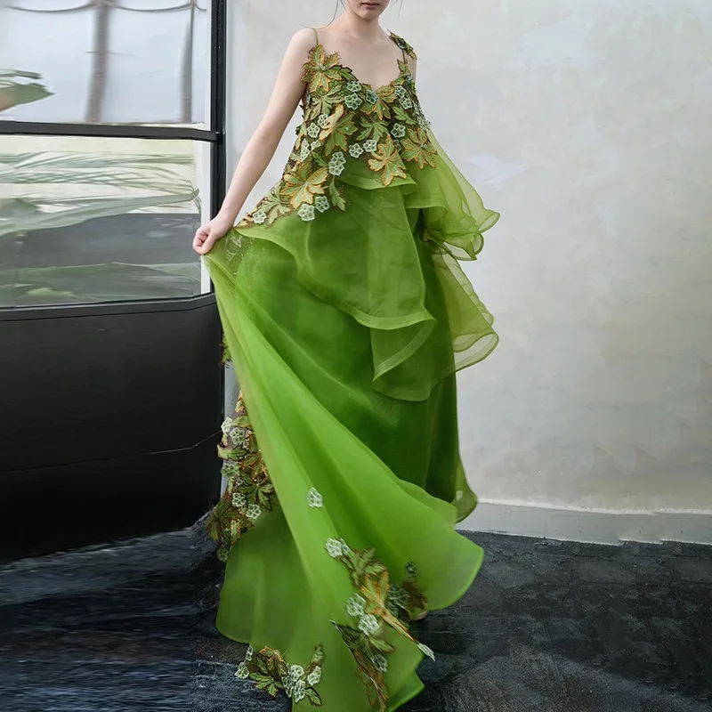 

2026 New Women's Green V-neck Embroidered Evening Dress Fashionable Slimming Banquet Strap Multi Layer Mesh Long Dress