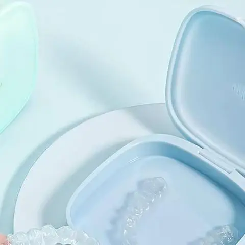 

Oral Cleaning False Teeth Denture Storage Box Retainer Case Portable Mouth Guard Box Teeth Aligner Braces Box With Lanyard