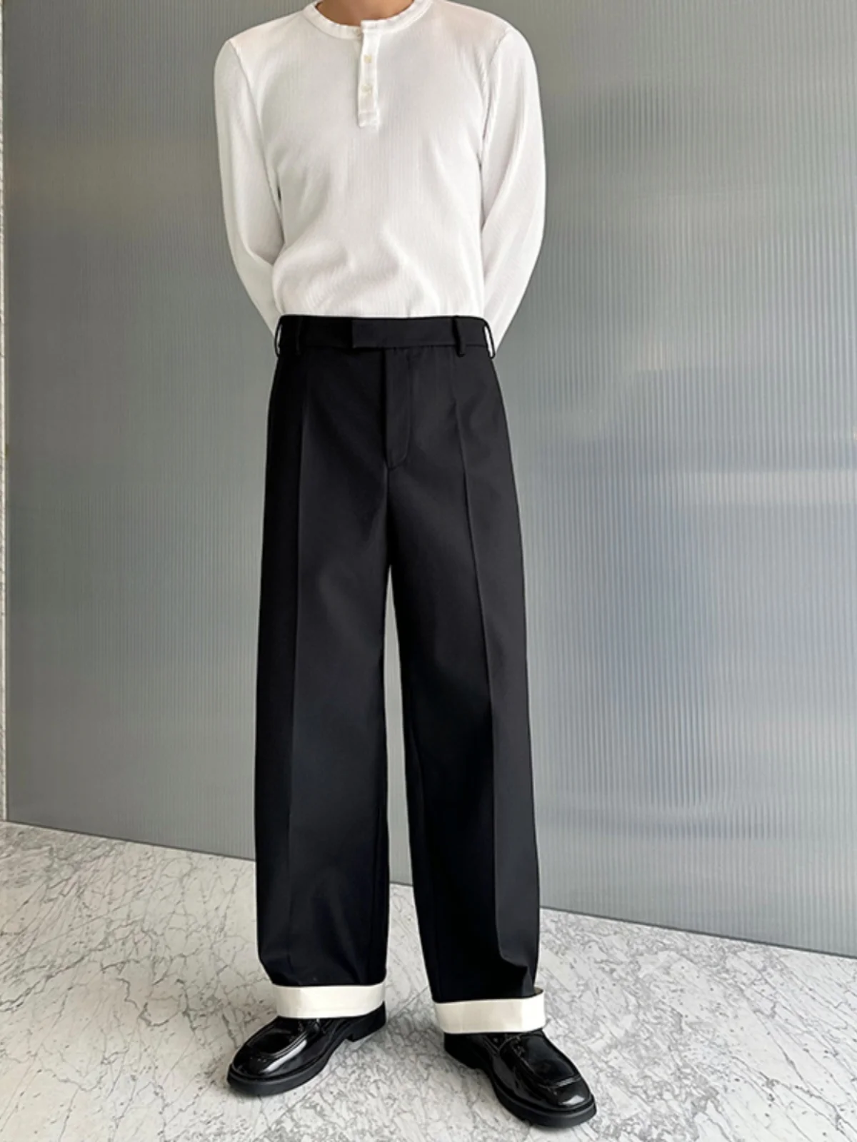 

Мужские повседневные брюки свободного кроя в корейском стиле, с цветными вставками, скрытыми пуговицами на манжетах, прямые штанины, немнущиеся, молодежные, черно-белые