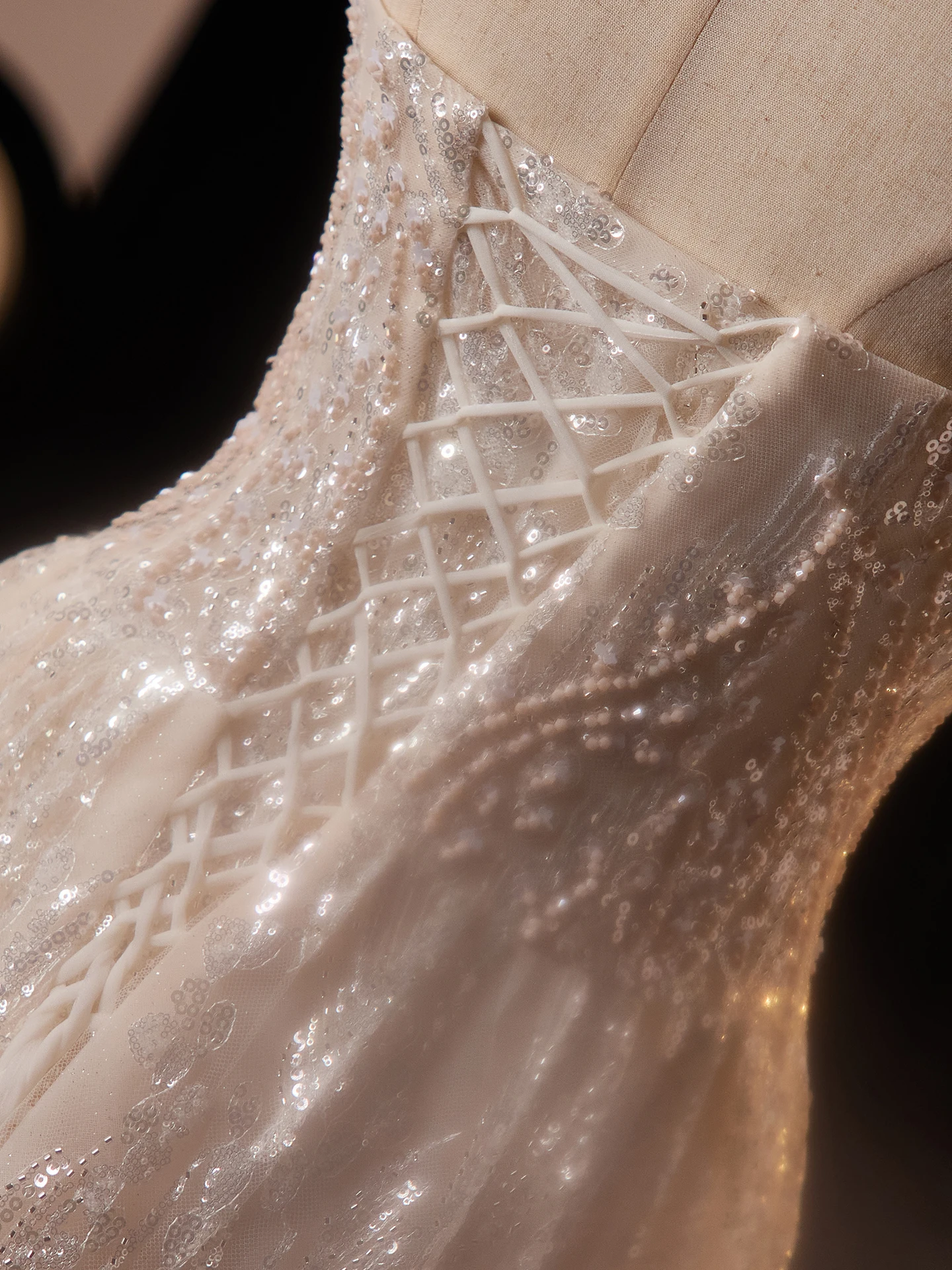 L & P DQL ستوديو فستان سهرة رائع الشمبانيا فساتين لحضور الحفلات الموسيقية بدون حمالات الزهور الصناعية الكبرى الديكور الساطع الترتر فستان الحفلات