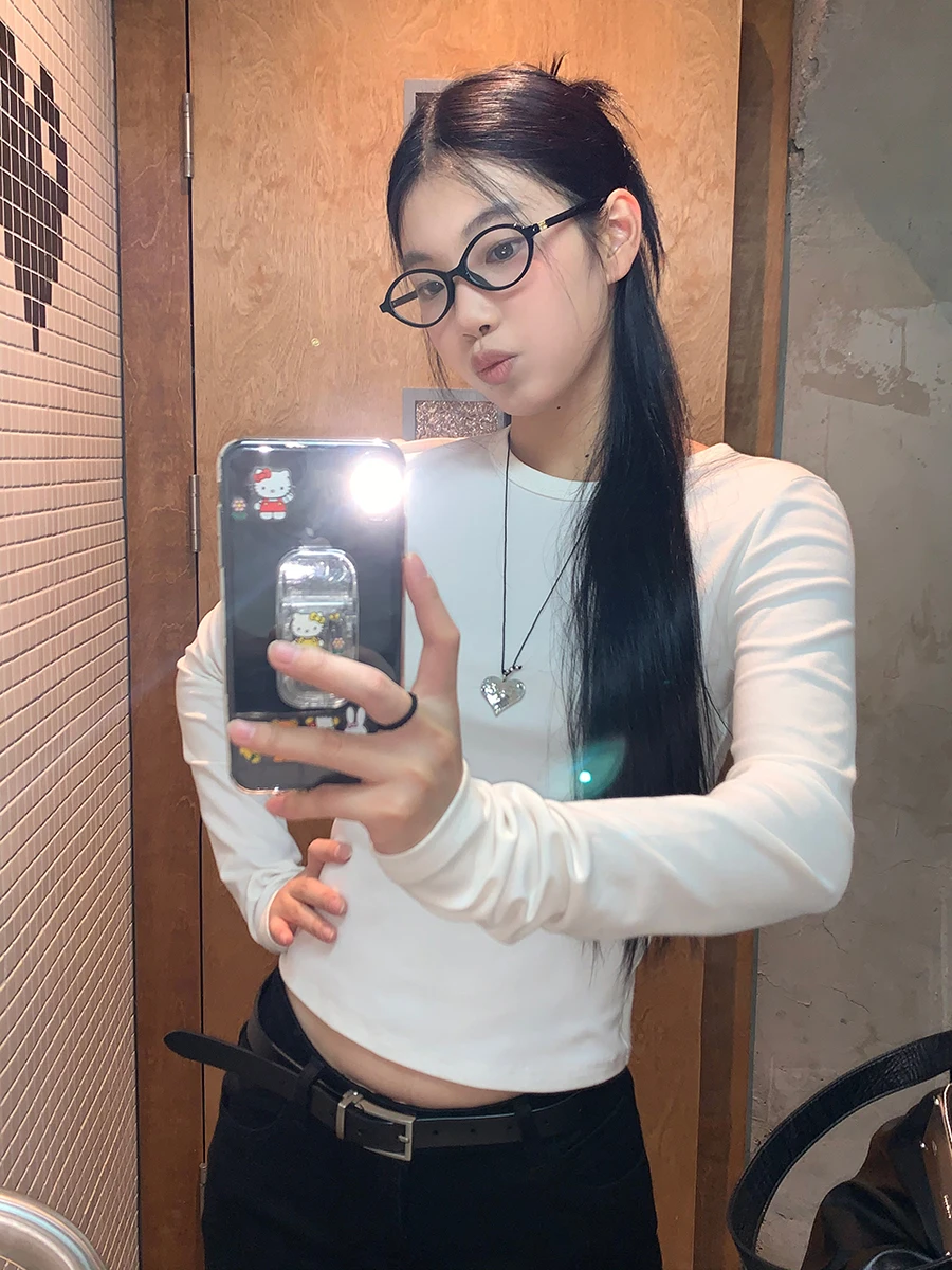 قميص نسائي أبيض بطبقة أساسية، ضيق ومناسب للجسم، بأكمام طويلة وتصميم قصير، تي شيرت أمريكي الطراز لموسم الخريف، أنيق ومناسب للعمل #5