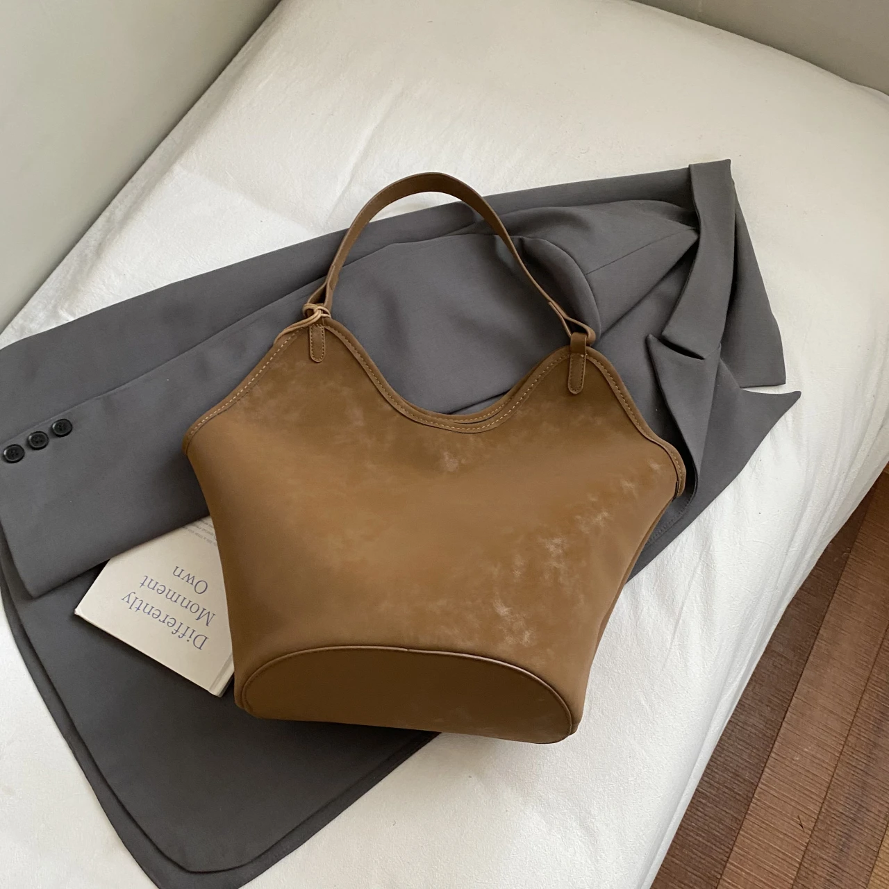 MS2609 المألوف ليوبارد طباعة سعة كبيرة الجلد المدبوغ دلو حقيبة 2025 الخريف نمط جديد كسول نمط واحد الكتف حقيبة تحت الإبط