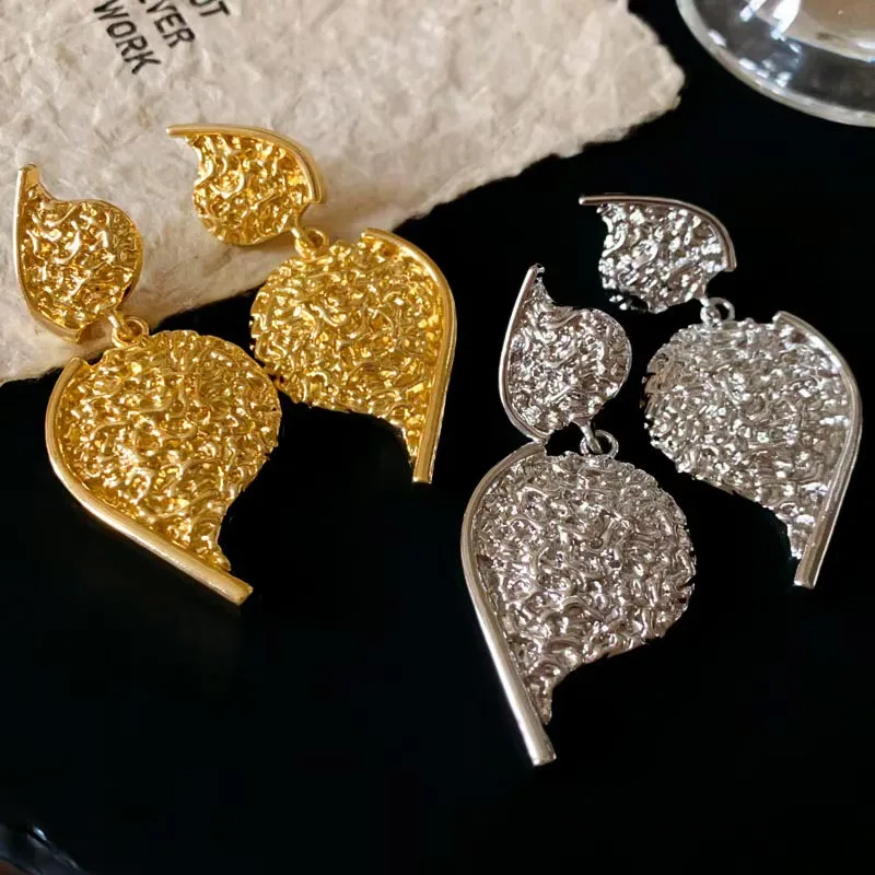 

2025 New Silver Needle Metal Heart Shaped Earrings for Women Exaggerated Personality High-End Feelings Daily Party Accessories