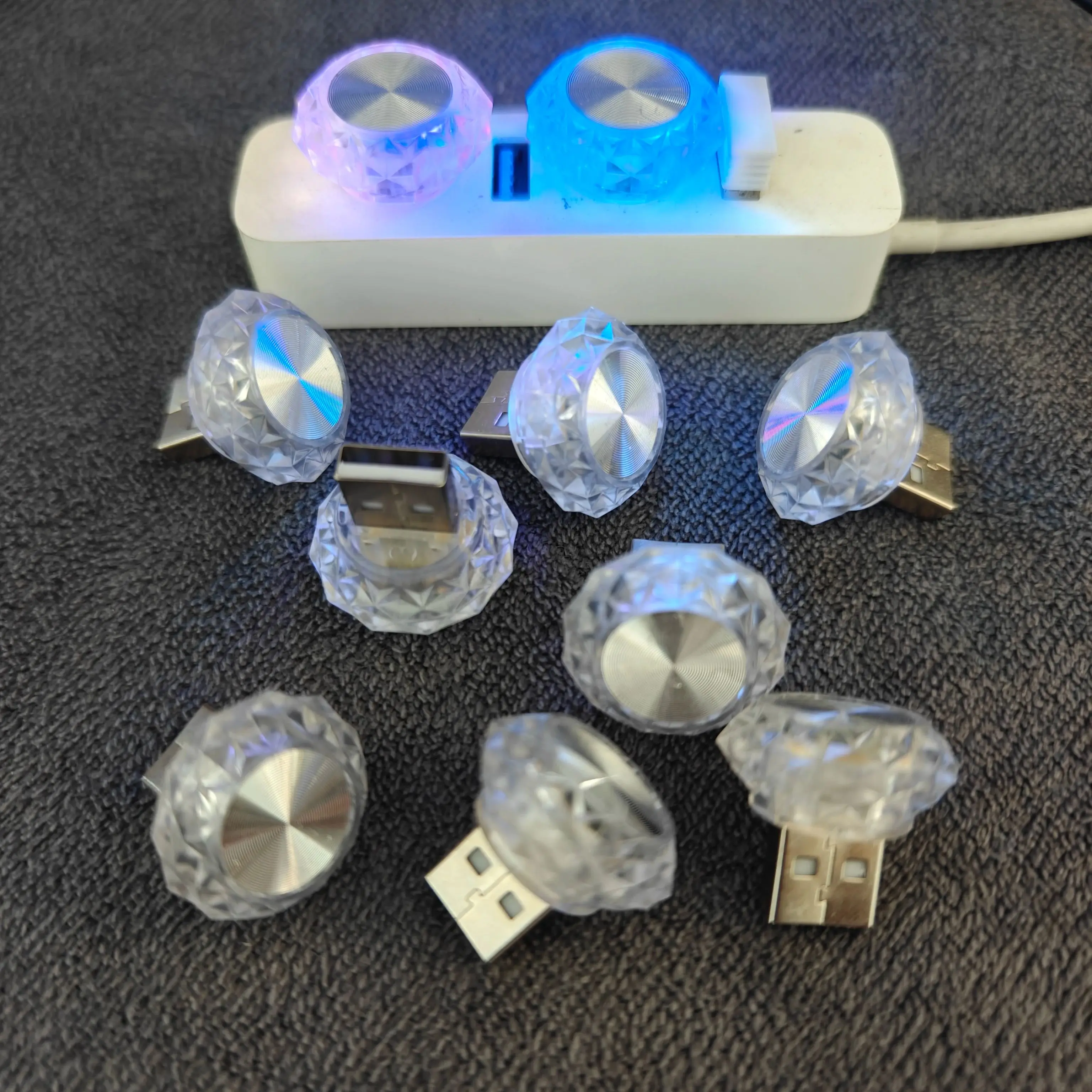 Car USB Atmosphere Lamp, Plugged In, Can Shine, Compact and Light, Luminous Lamp, Colorful Changes, Bright and Colorful.