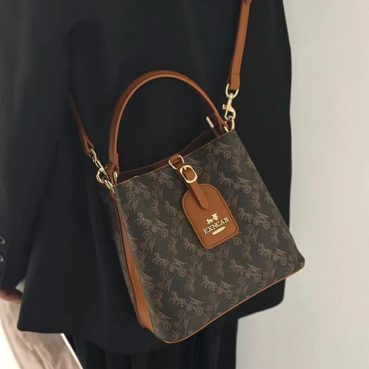 

Unique Casual Minimalist Diaper Bag For Women Chic Crossbody Handbag Luxury Designer Leather Retro Shoulder Tote Large Capacity