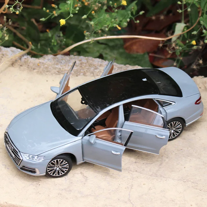 1:32 Audi A8L  Alloy Diecast Toy Vehicles Metal Car Model Shock Absorber Sound Light Collection Car Toys Gift F456