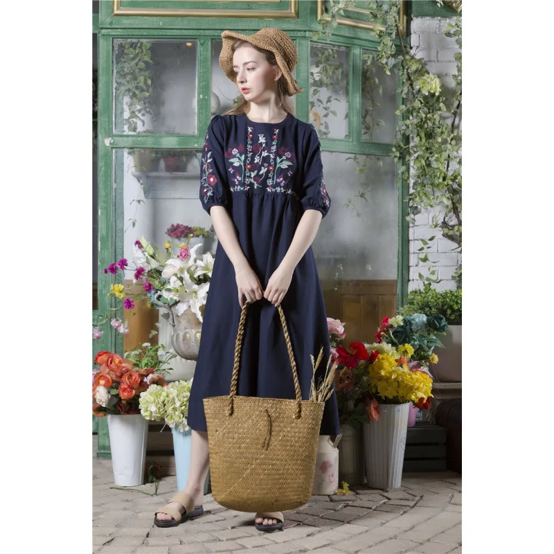 

Literary Retro Ethnic Style Dress 2024 New Round Neck Half-sleeved Embroidery Waist Thin Simple Temperament Long Skirt