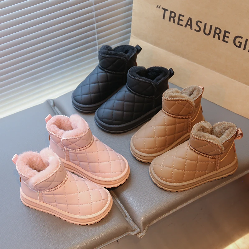 

Зимние снегоступы для мальчиков и девочек, новинка 2025 года, короткие сапоги для девочек, стеганые нескользящие теплые плюшевые детские ботильоны с бриллиантами, игры на открытом воздухе, возраст 3–8 лет