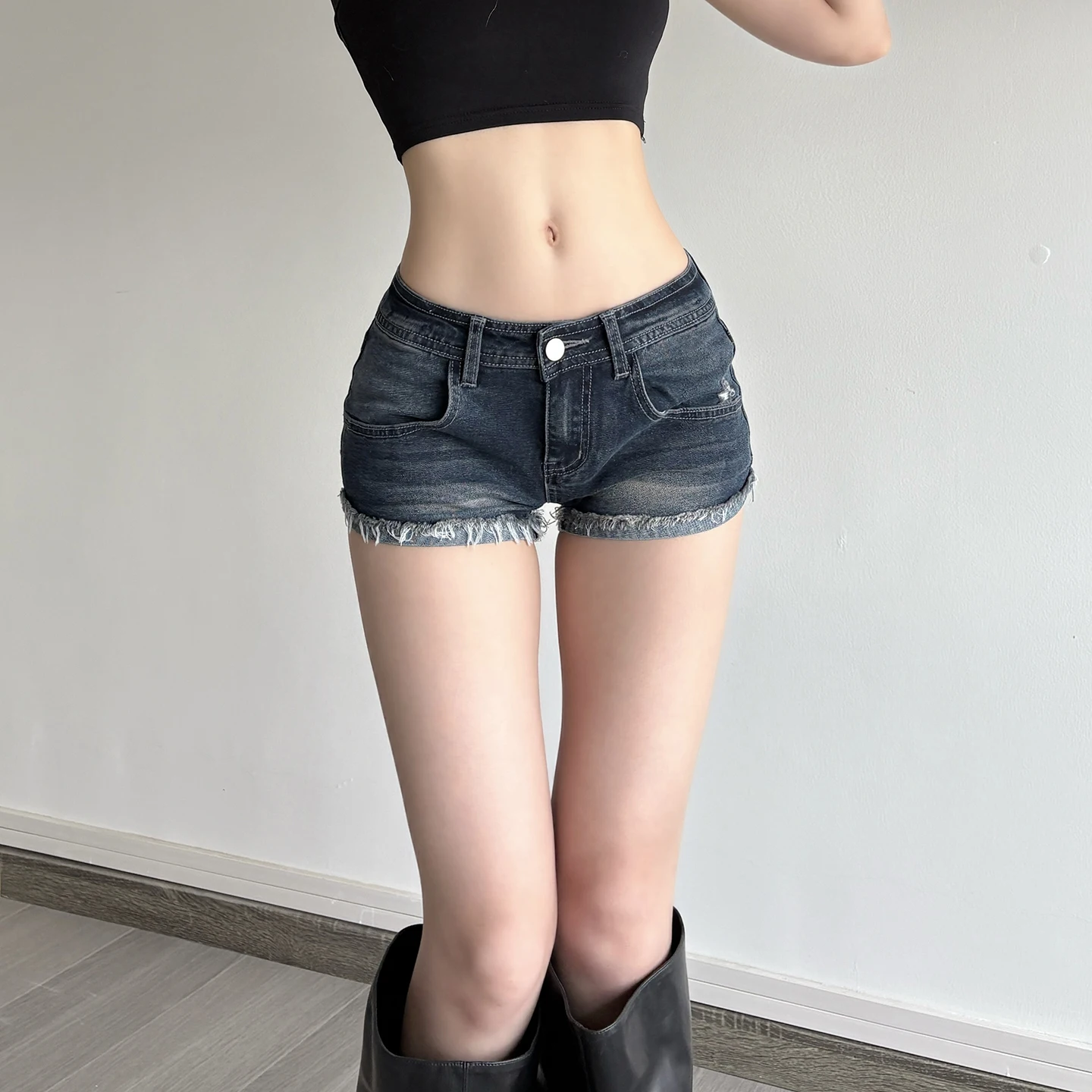 

Slim-Fitting Frayed Hem Denim Shorts Basic Low-Waisted Dark Wash Distressed Jean Shorts Women 2025 Summer Fashion Streetwear