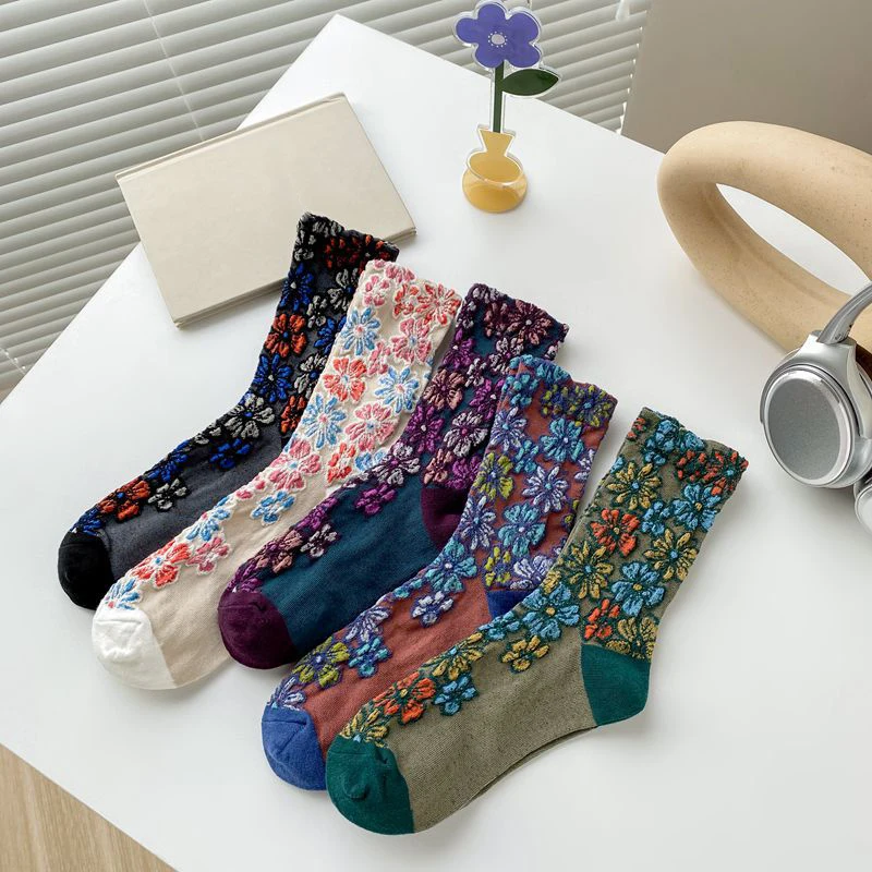 Retro Socks For Women Autumn Winter New Fashion Casual Novelty Crew Flower Socks Cotton Breathable Short Socks National Style