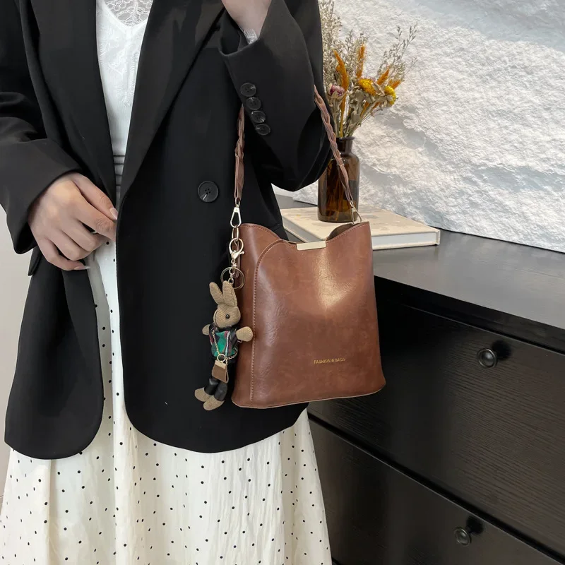 

Женская сумка, новинка 2025, универсальные сумки через плечо с ретро-дизайном, модная повседневная дорожная сумка