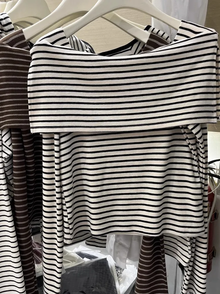 Bluzka damska plus size 300, koreański styl, w paski, długa, z jednym ramieniem, T-shirt, moda damska, casual, wyszczuplająca, na jesień.