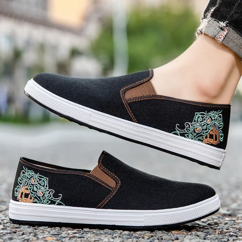 Men's Embroidered Canvas Shoes Ethnic Style Soft Sole Lightweight Loafers Non-slip Walking Sneakers Zapatillas De Deporte