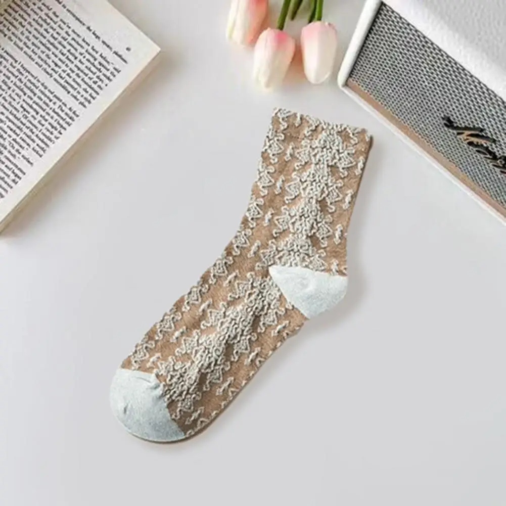 Retro Socks Cozy Winter Socks Embossed 3d Flower Rabbit Pattern Soft Warm Mid-tube Women's Socks with Anti-slip Elasticity Soft