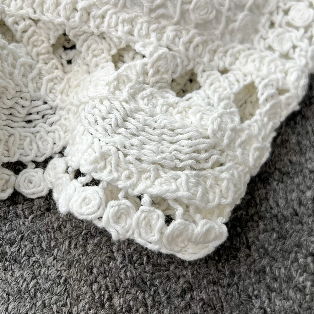 Neues Polyester-Strandoutfit: Hochtailliertes, gestricktes Neckholder-Top mit weitem Bein und kurzer Hose für den Urlaub am Meer – perfekt für Fotoshootings – Detail 8
