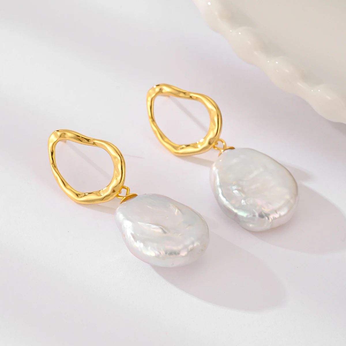 

A pair of exquisite and elegant pendant earrings, 925 sterling silver earrings, suitable for women's parties, banquets, daily le