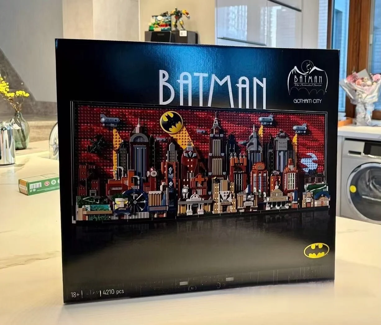 

Original Box Display Assembly Brick Toys For Gift With Light The Animated Series Gotham City Skyline Building Block Model 76271
