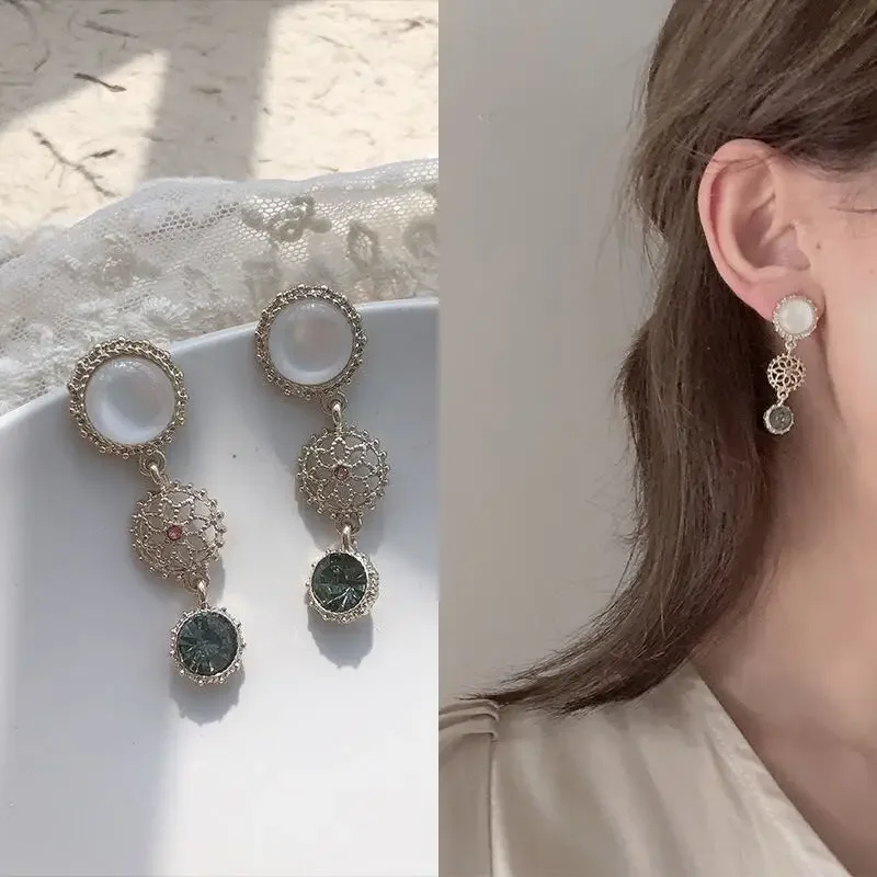 Chinese Style Vinrage Palace Baroque Ladies Temperament Ear Clip Rhinestones Retro Green Stone Hollow Flower Clip on Earrings