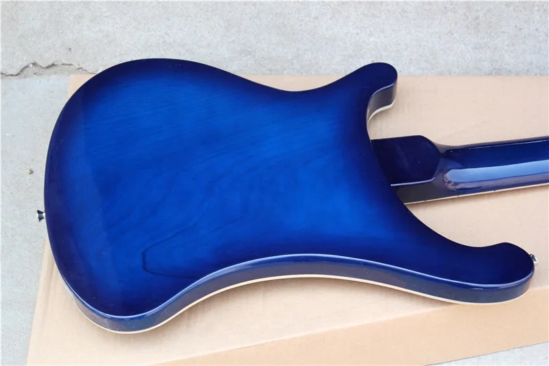 4弦の青いエレキベースギター