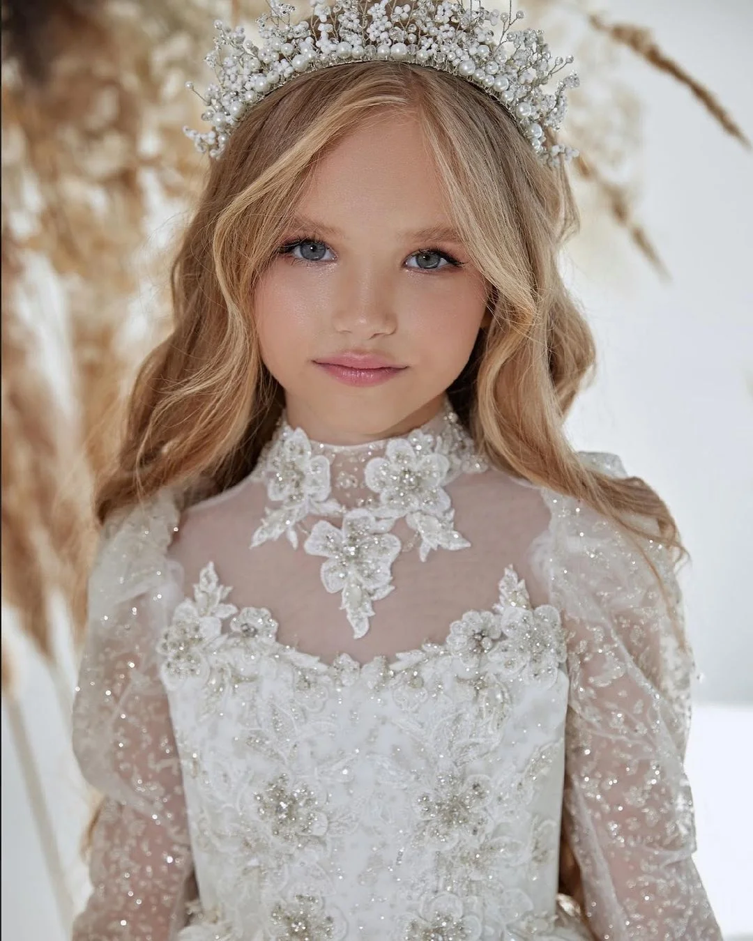 FATAPAESE Luxury Flower Girl Dresses Baptism Communion Party Gown Floral Lace Blouse with Crystals and A Glitter Tulle Bottom