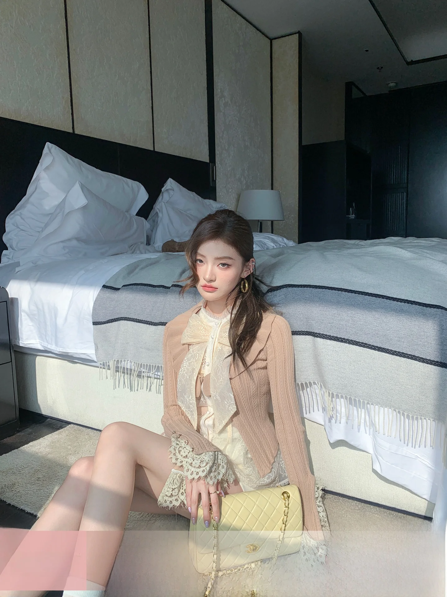 

Earth Store Small Fraance Sle Knitted Open Cardigan Women's Slimming Bell Sve Top with Lace Collar Soft Viscose Nylon