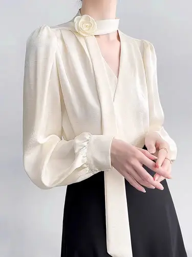 Imagen 1 del producto 2025 nueva ropa de mujer elegancia francesa blusa de manga larga con lazo rosa Top elegante de primavera/otoño ropa de satén de alta calidad