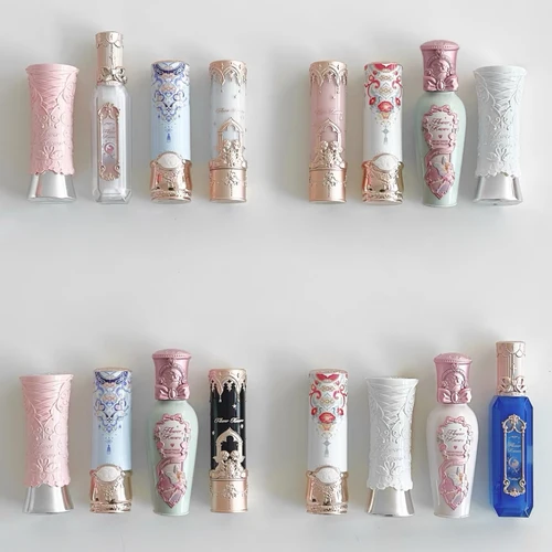 Imagen 2 del producto Brillo de Labios Flower Knows Colección Completa Aceite Labial con Color Vegano Hidratante Maquillaje de Labios para Mujeres y Chicas No Pegajoso con Brillo y Humectación