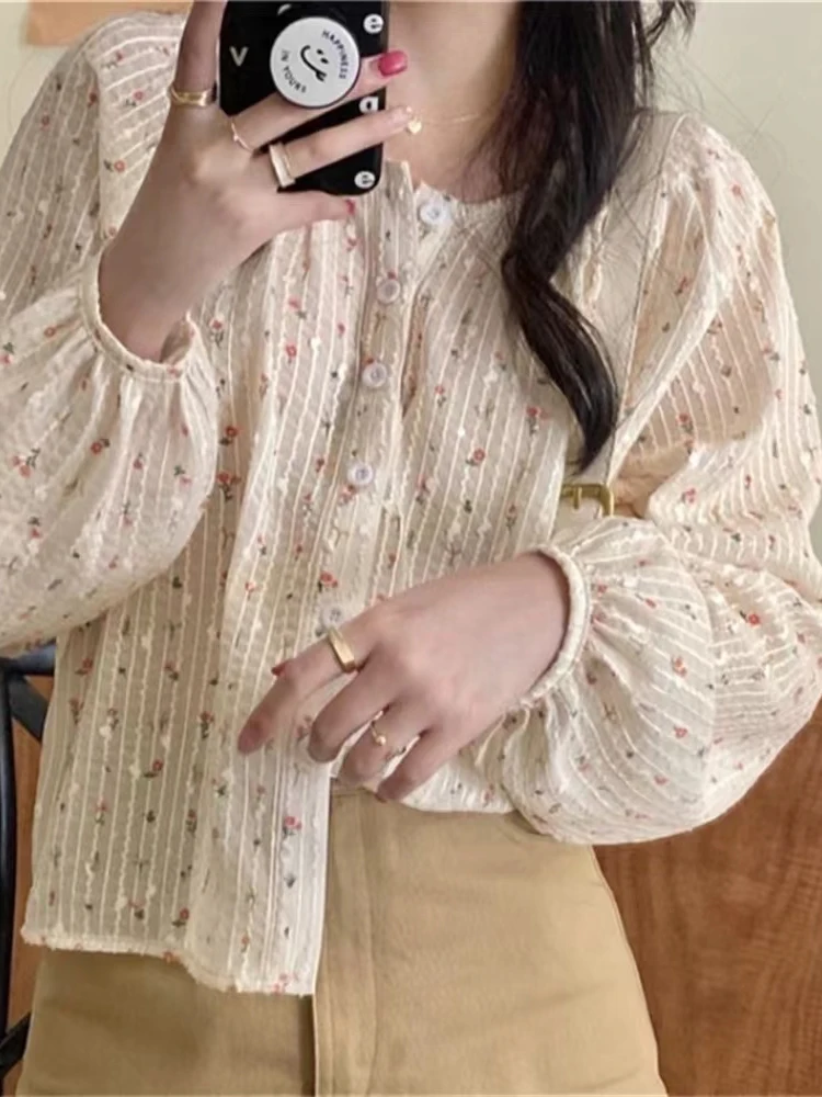 

Ретро-блузка в гонконгском стиле с цветочным кружевом и длинными рукавами для женщин, весна-осень 2026, новый дизайн, элегантный топ, модная повседневная одежда