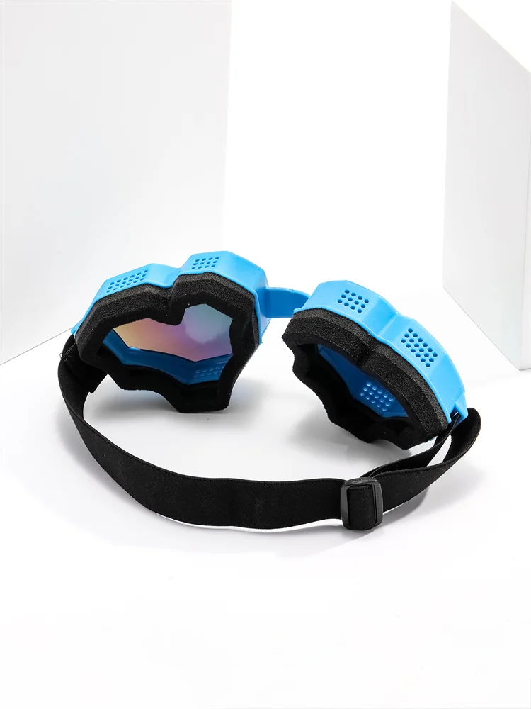 A Pair of PC Love-shaped Sunglasses, Wind-proof and Ultraviolet-proof Glasses, Love Ski Goggles.