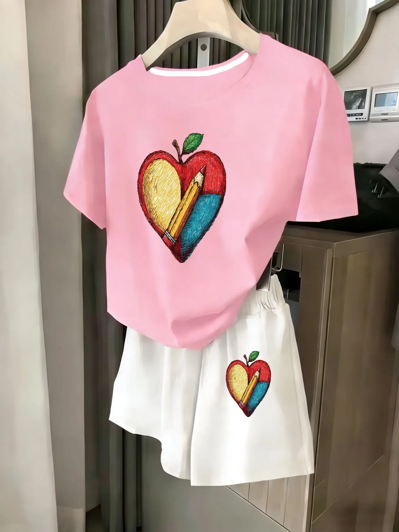 

Ladies 2-Piece Set Summer Beach Vacation Casual round Neck Short Sleeve Random Print T-Shirt Elastic Waist Shorts Suit Comfortab