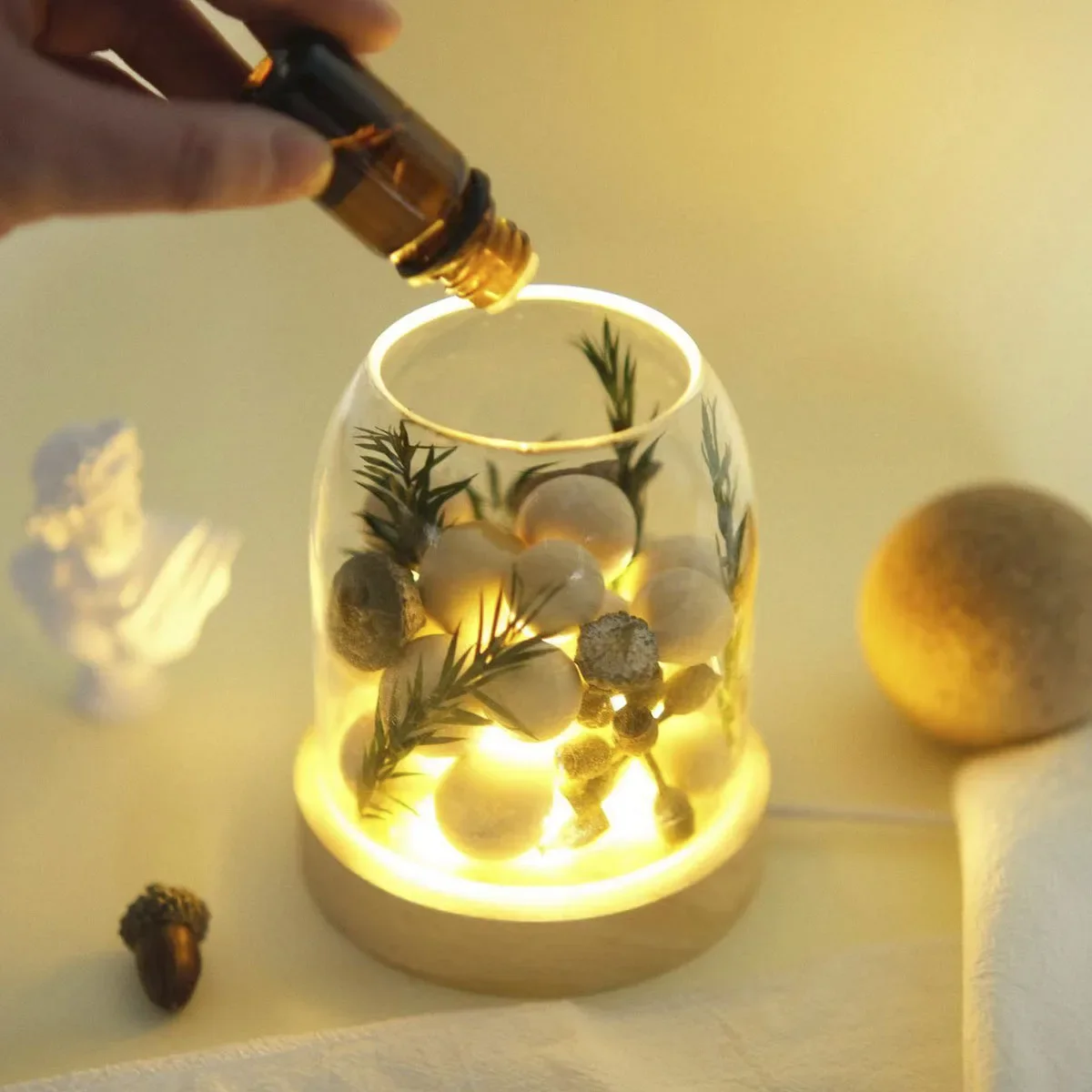 Essential Oil Difuser with Luminous Base, Scent Diffuser, Home Decoration, Present to Friend Dorm Room Essentials, 1Pc