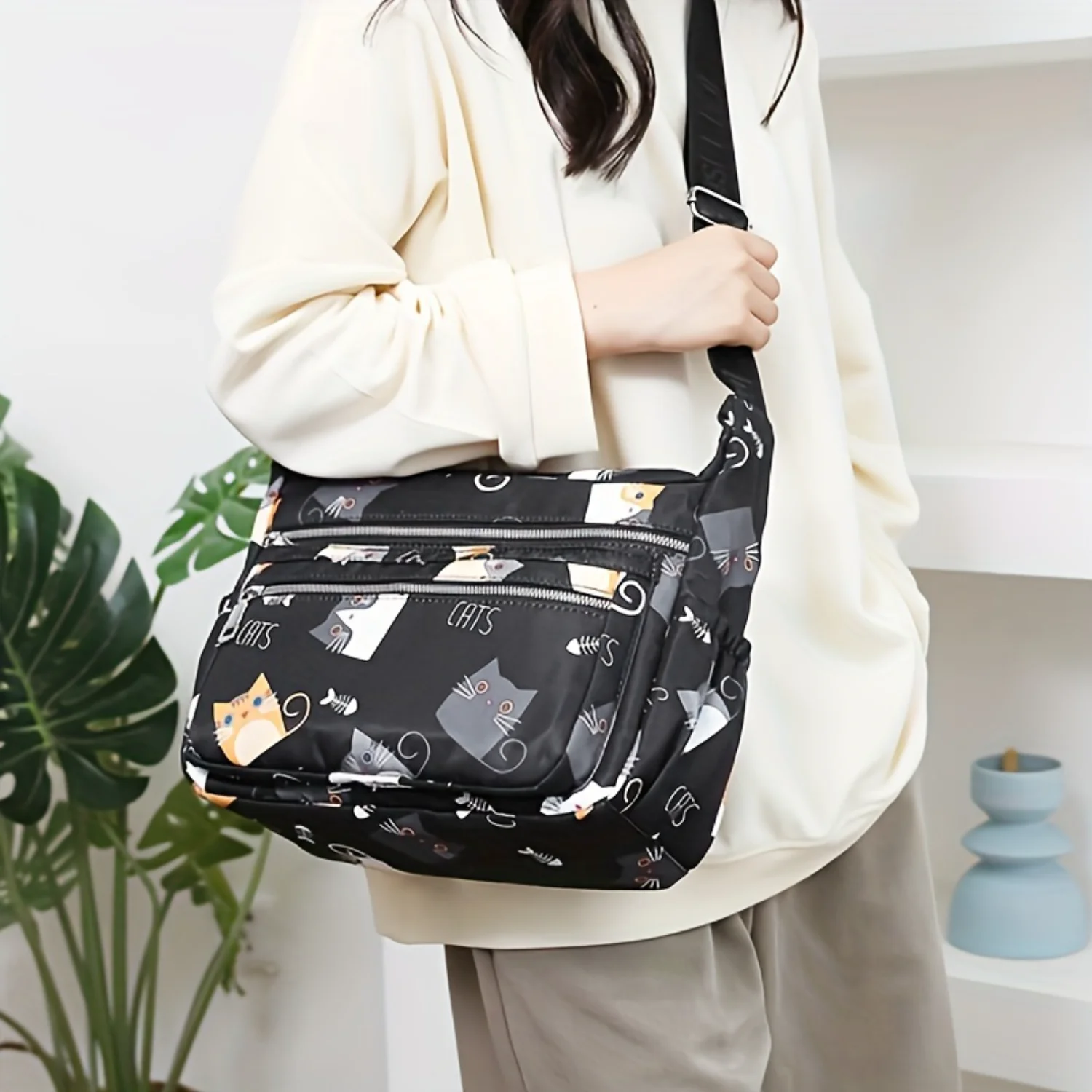 

Lightweight, Fashionable, and Charming Kitten-Themed Nylon Crossbody Bag - Ideal Shoulder Messenger for Daily Wear and Cat Lover