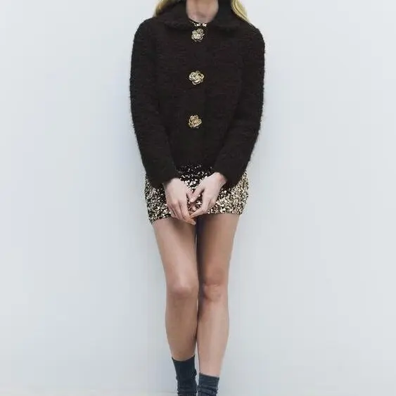 Faionable Knitted Coat for Women Autumn 2025 Sle Streetwear Versatile Button Decorated Flower ape Outerwear