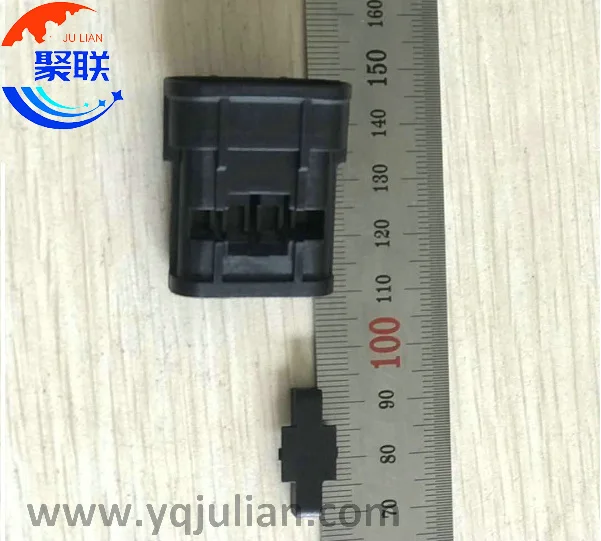 

Auto 4pin plug male of 6189-0565 7283-1440-30 90980-11150 sealed connector with terminals and seals