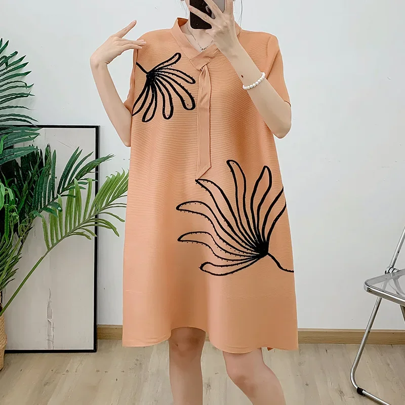 

Pleats Pleated Dress 2024 New Summer Large Size V-neck Shirt Fashionable Foreign Coat Women's Medium-length Models Clothing