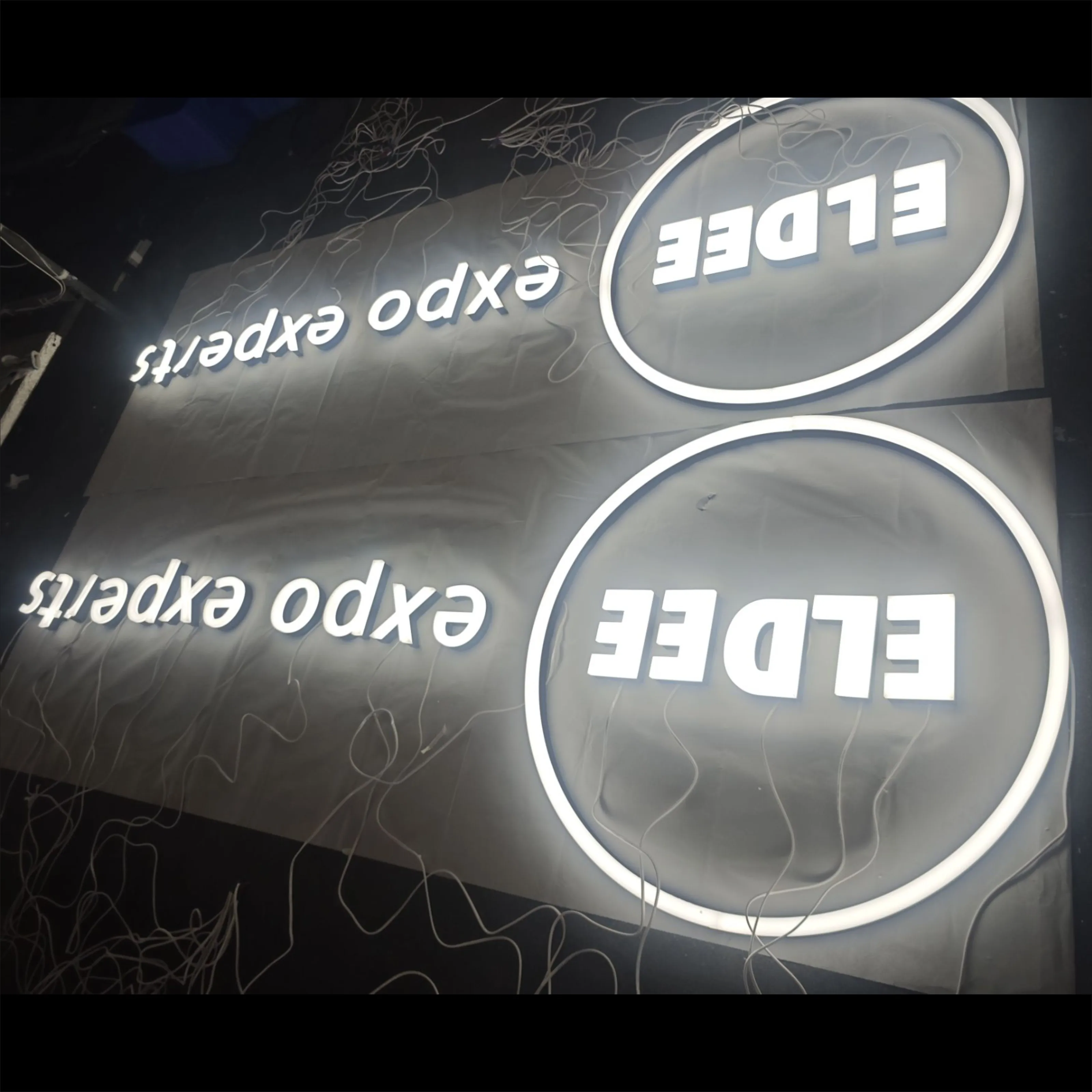 Señal de tienda de publicidad LED 3D iluminada con cara exterior de letra de canal LED acrílica iluminada frontal sin montura personalizada de fábrica