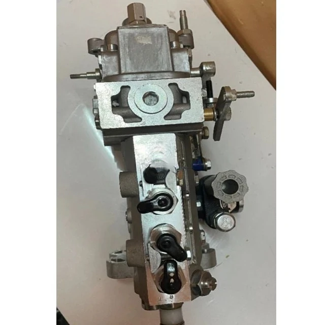 La bomba de combustible 4BT3.3 6205-71-1580 es la bomba de combustible 4D95 para PC56-7 PC60-7 PC130-7 6204-73-1340 101495-3414