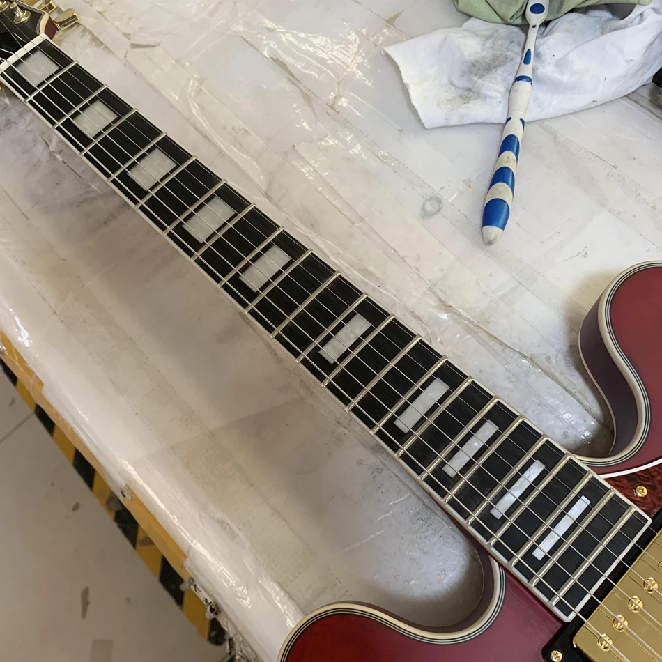 Matte jazz electric guitar, ebony fingerboard, gold hardware with Tune-o-Matic bridge