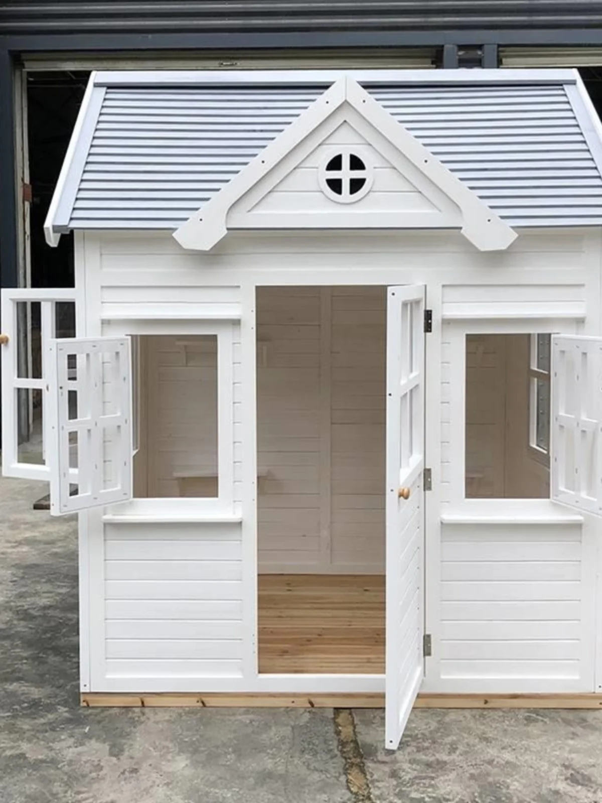 2650 Outdoor Cabin Game Room Assembly Tree House Wooden House Moving Wood Anti corrosion Moving