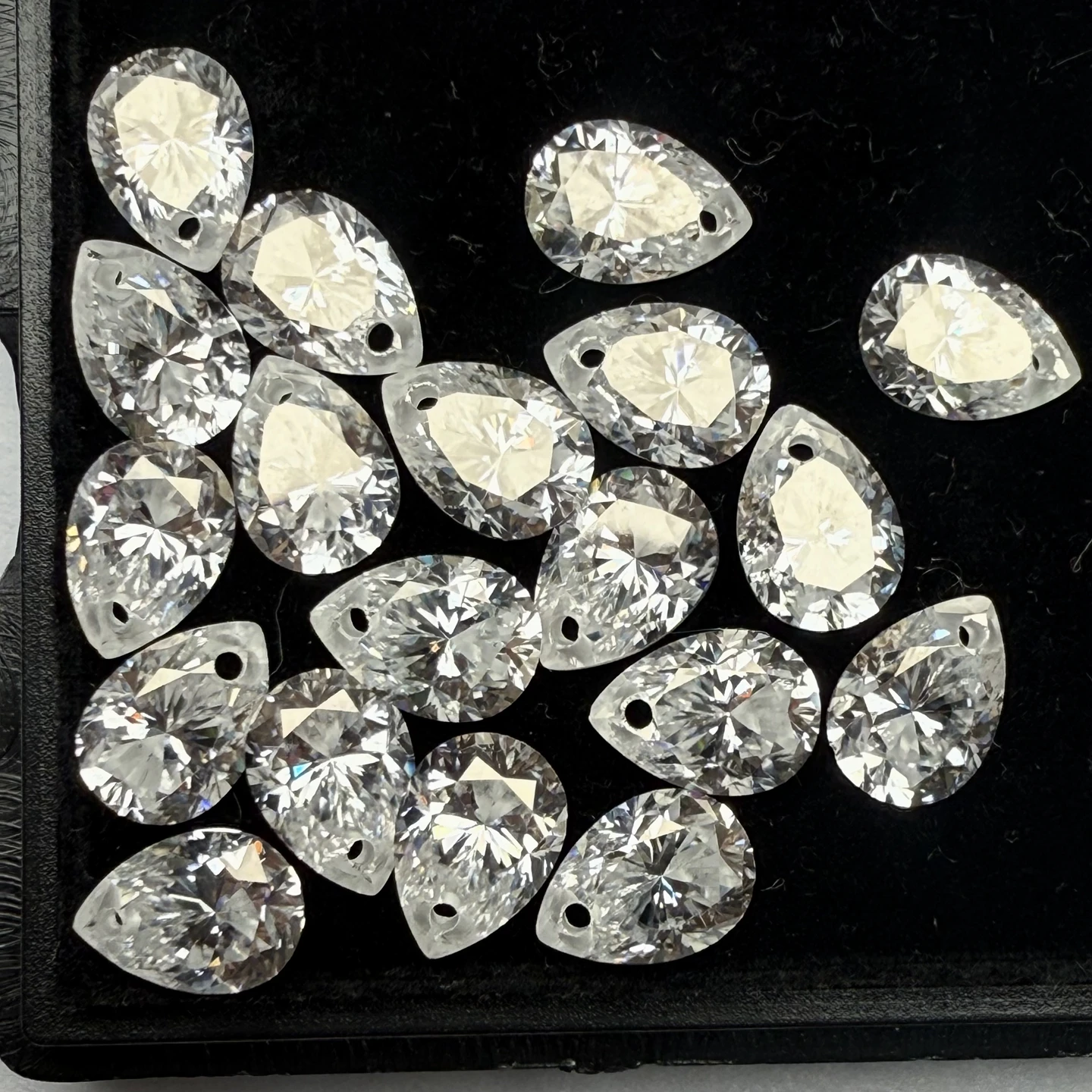 Drilled Hole Moissanite Diamond Stone White D Pear Moissanite With 0.7mm Holes Loose Gemstones