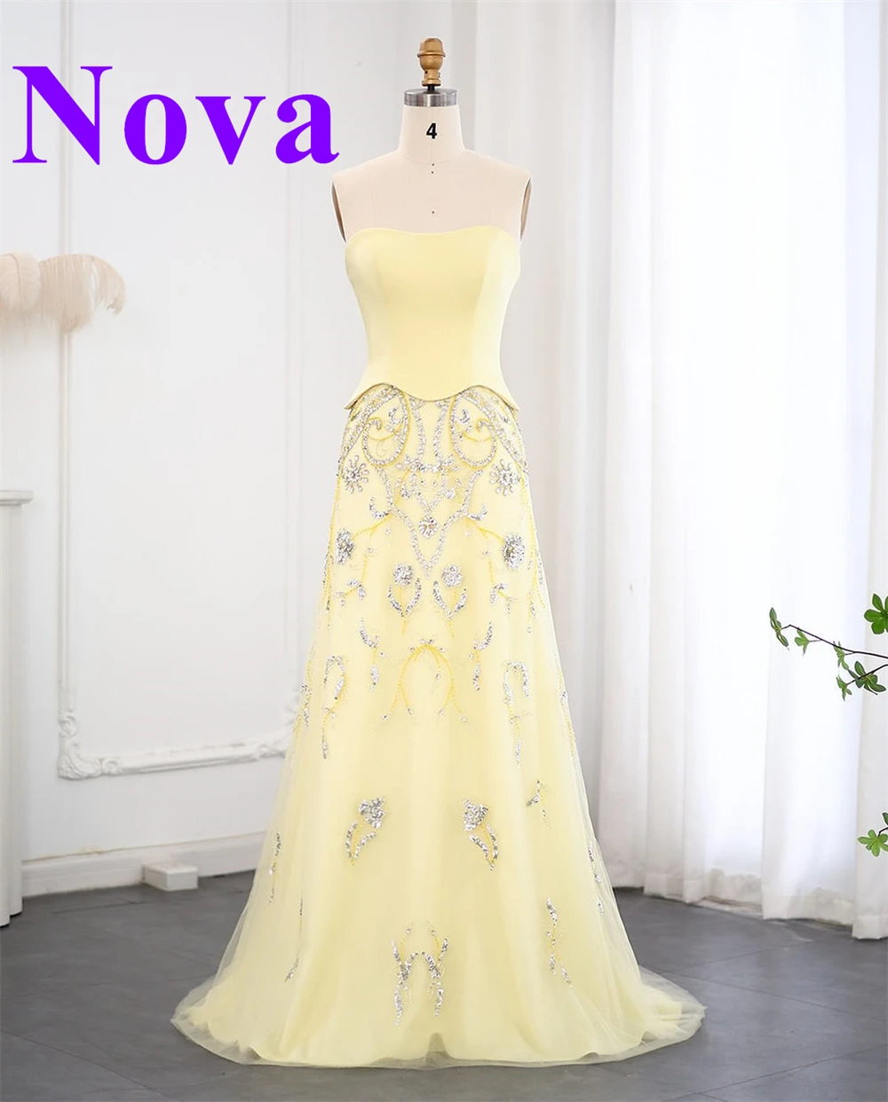 

Customized Elegant Yellow Chiffon Party Dresses Simple Strapless Sleeveless Celebrity Gowns Exquisite Court Train Evening Gowns